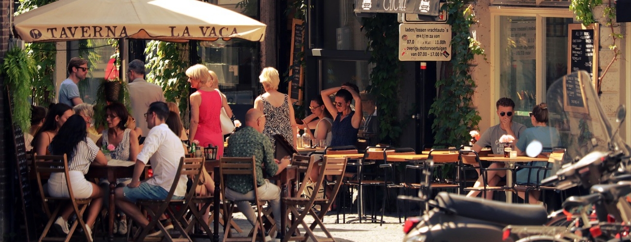 ワーキングホリデー |海外で休暇を楽しみながら働く 費用を抑えて安心サポート【EARTH TIMES】